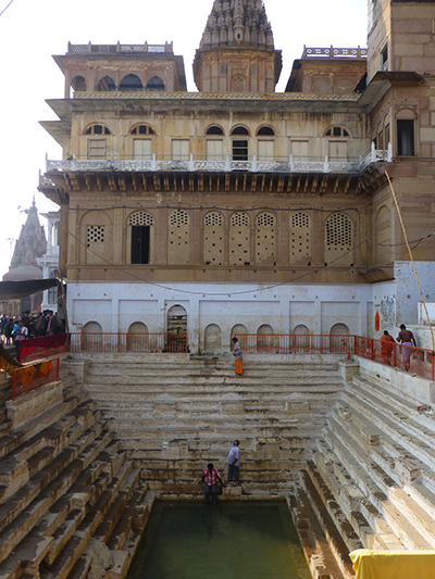 People bathed in here as part of some Hindu ritual. Not an intelligent description I know, but nonetheless a cool photo.