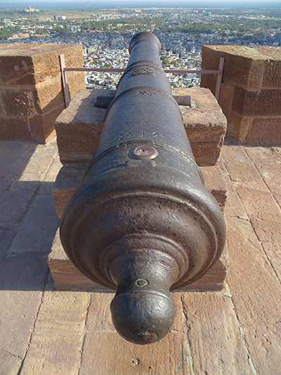 One of the cannons collected by the army during a victory.