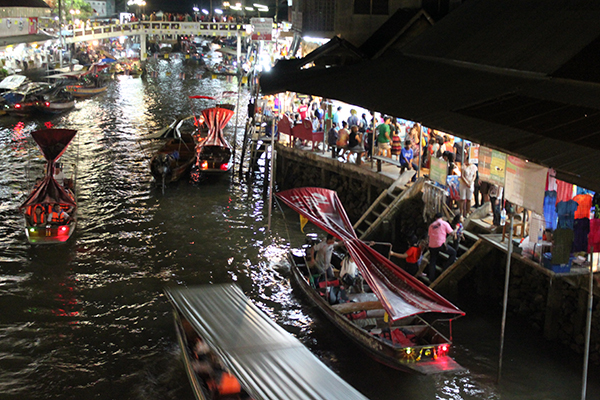 Jen, Phil, Karen, Sarah, Dave and the boat driver.